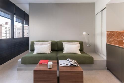 Edmond Vibes Almagro Suites