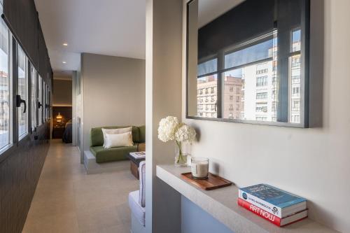 Edmond Vibes Almagro Suites