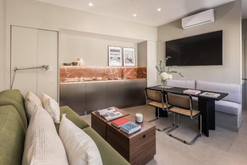 Edmond Vibes Almagro Suites
