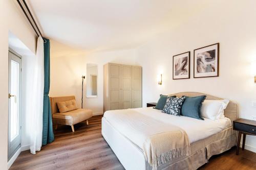 Postel nebo postele na pokoji v ubytování Loft Monti by Quokka 360 - A 10 min walk from the Como's centre