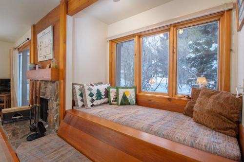 Χώρος καθιστικού στο RMR: Columbine 1011 Condo in The AspensWilsonWY