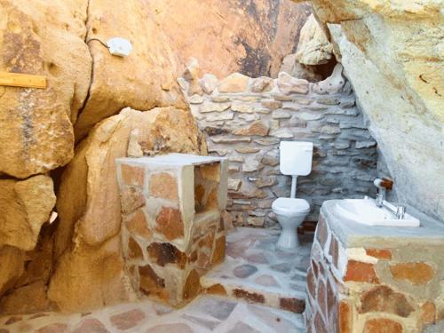 Koupelna v ubytování Tsubes Petrified Forest Tented Camp