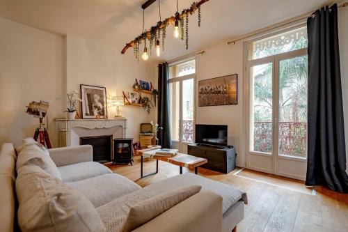 TV a/nebo společenská místnost v ubytování The Monroe cosy luxury in the heart of Perpignan