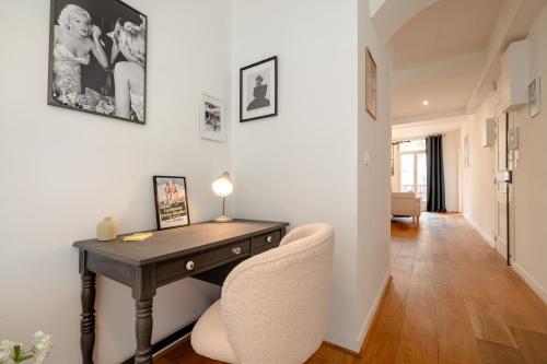 TV a/nebo společenská místnost v ubytování The Monroe cosy luxury in the heart of Perpignan