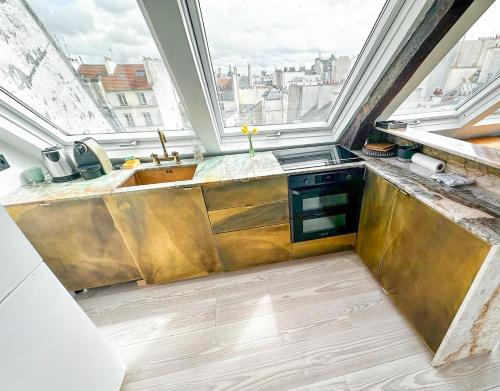 Penthouse with Terrasse and view on Eiffel tower