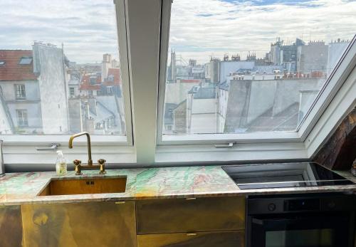 Penthouse with Terrasse and view on Eiffel tower