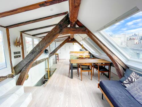 Penthouse with Terrasse and view on Eiffel tower