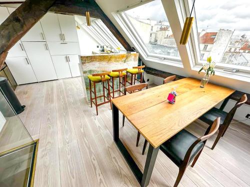 Penthouse with Terrasse and view on Eiffel tower