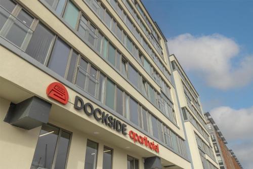 un edificio con un cartello sul lato di Dockside Aparthotel, Best Western Signature Collection a Liverpool