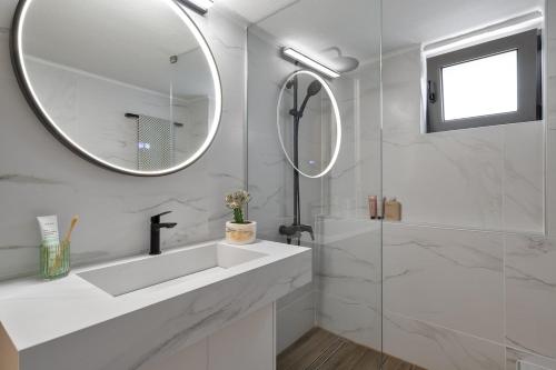 Coralie 3 bedroom apartment 40m from the beach