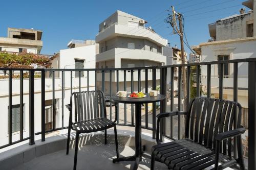Coralie 3 bedroom apartment 40m from the beach