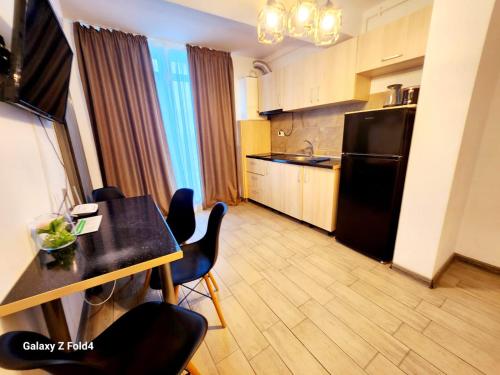 Η κουζίνα ή μικρή κουζίνα στο Sea Breeze ApartHotel - Beach Pool & Spa Resort