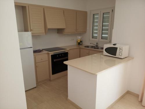 Gallery image of Apartamentos Rayma I-II-III in Cala Blanca