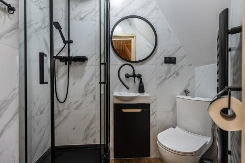 Koupelna v ubytování Łobrotno Gaździna - góralska chałupa na wyłaczność