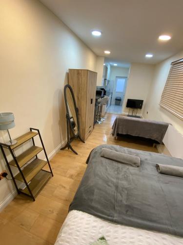 a bedroom with two beds in a room at Charming Cambridge Studio with Private Garden in Cherry Hinton