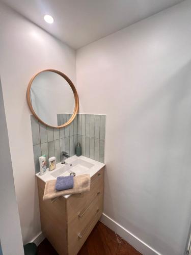 Real Parisian apartment with 2 bedrooms and AC