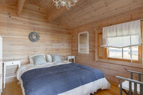 Postel nebo postele na pokoji v ubytování Kintaus Lakeside Villa