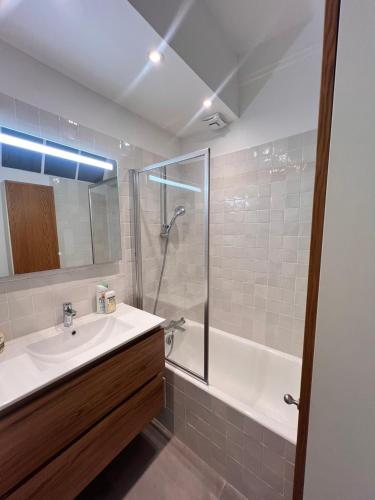 Real Parisian apartment with 2 bedrooms and AC