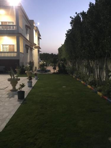 Κήπος έξω από το Allam's Villa - Families only