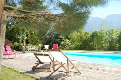 Piscina a Villa Contempora o a prop
