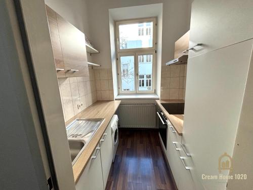 Η κουζίνα ή μικρή κουζίνα στο Cream Home