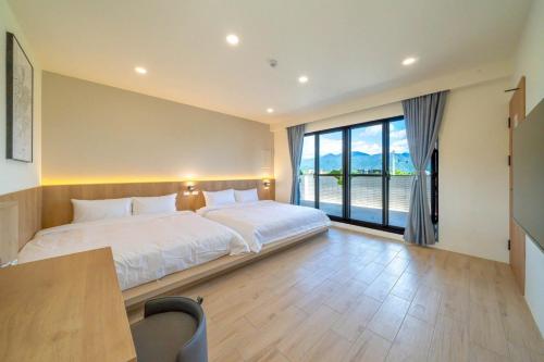 Ένα ή περισσότερα κρεβάτια σε δωμάτιο στο 蔥滿勝蒜villa民宿