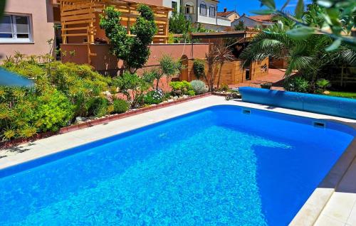 Gorgeous Apartment In Medulin
