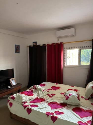 Postel nebo postele na pokoji v ubytování Haus in der natur 15 mn vom Flughafen Diass