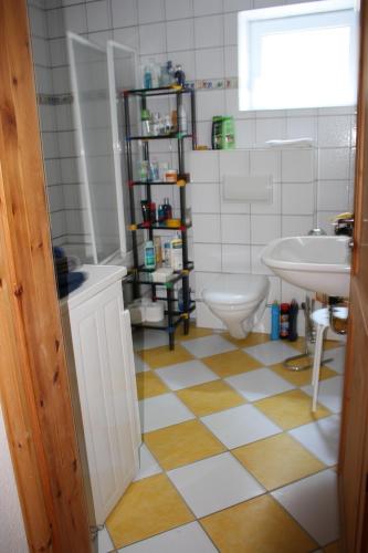 A bathroom at Zwischen Erfurt, Weimar & Thüringer Wald