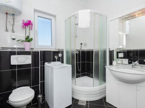 Koupelna v ubytování Charming Villa Nina with Pool