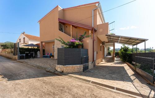 2 Bedroom Nice Apartment In Zadar