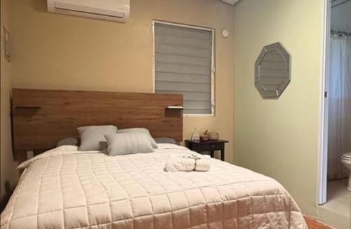 Ένα ή περισσότερα κρεβάτια σε δωμάτιο στο Charming Mountain Retreat in Jayuya, Puerto Rico