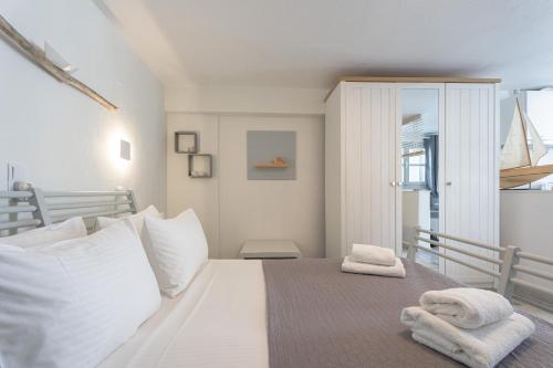 WHITE W4 new studio in Naousa