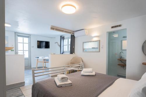 WHITE W4 new studio in Naousa
