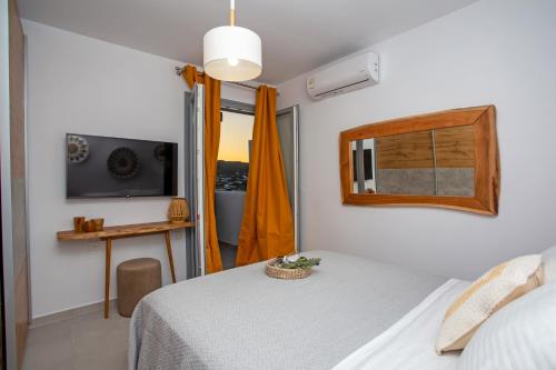 Ένα ή περισσότερα κρεβάτια σε δωμάτιο στο Colors of Mykonos, Ano Mera Apartment