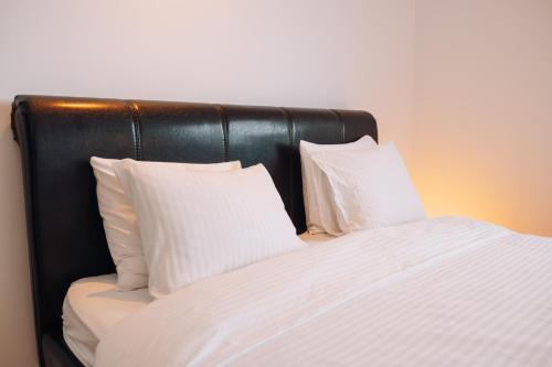 Postel nebo postele na pokoji v ubytování Skyline Penthouse Cluj Cozy & Warm Terasă Panoramică Self Check-in