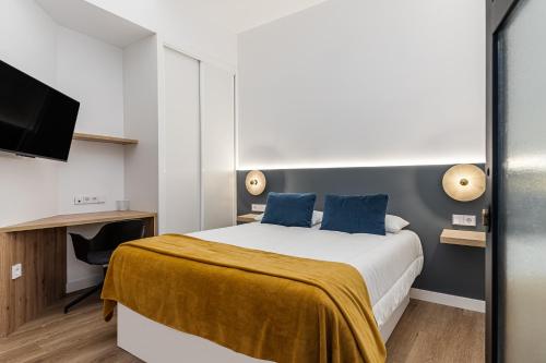 Postel nebo postele na pokoji v ubytování Queens Olavide I Alquiler Corta Estancia