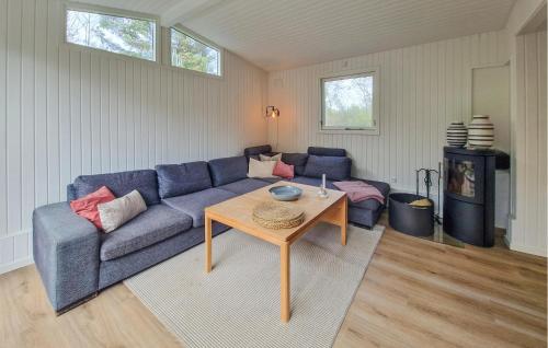 Posezení v ubytování Beautiful Home In Hjørring With Wifi