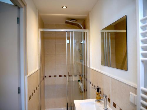 Ένα μπάνιο στο Sfeervol guesthouse, privé tuin en free parking