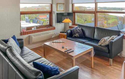 Posezení v ubytování Beautiful Home In Lemvig With House Sea View