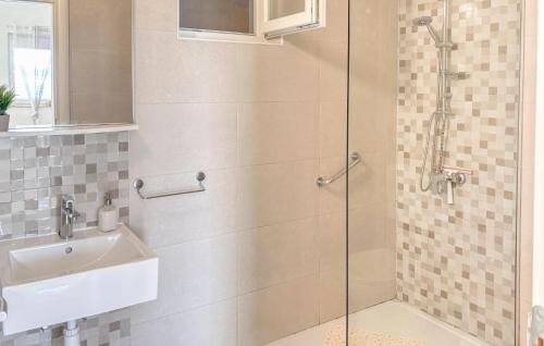 Nice Apartment In Podgora With Wifi