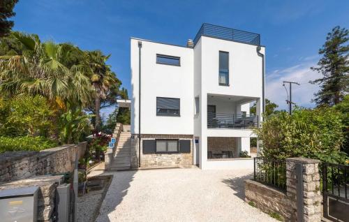 1 Bedroom Stunning Apartment In Rovinj