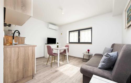 1 Bedroom Gorgeous Apartment In Rovinj