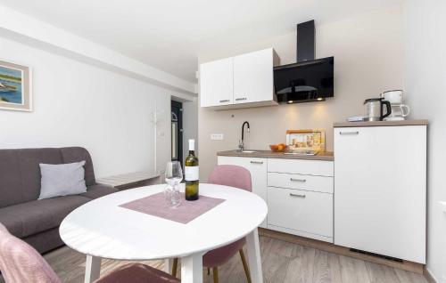 1 Bedroom Gorgeous Apartment In Rovinj