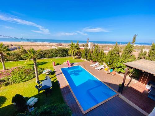 an overhead view of a swimming pool in a backyard at Villa Sunset Moulay in Beni Balla