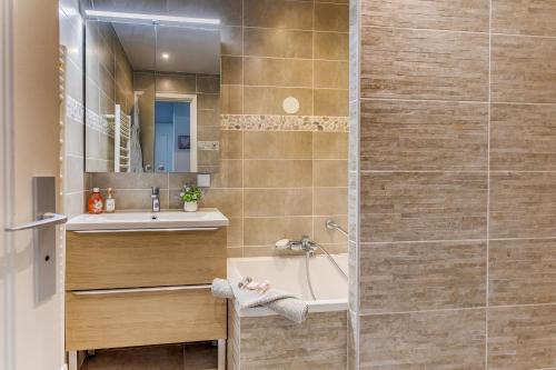 FRANCIA AZUR AP4483 by RIVIERA HOLIDAY HOMES