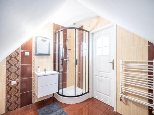 Ένα μπάνιο στο Pokoje Maxi Mare Piamola