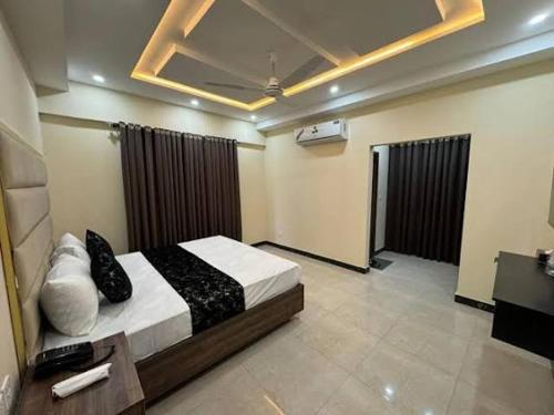 Postel nebo postele na pokoji v ubytování Pearl Galaxy Family Guest House