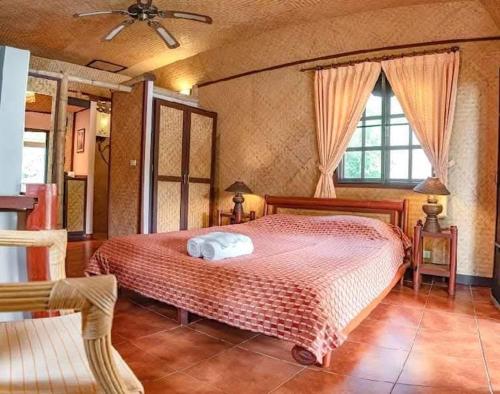 Postel nebo postele na pokoji v ubytování Old Tree's House