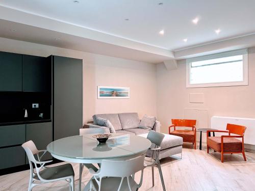 a living room with a couch and a table at Homeby, Modern Loft Pisa in Pisa